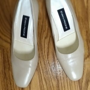 Evan Picone shoes - beige - size 9M.